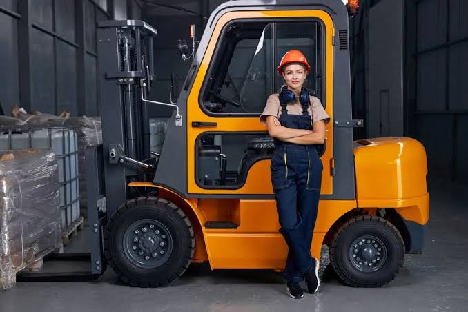 Good Pay Jobs in Canada for Internationals – Forklift Driver